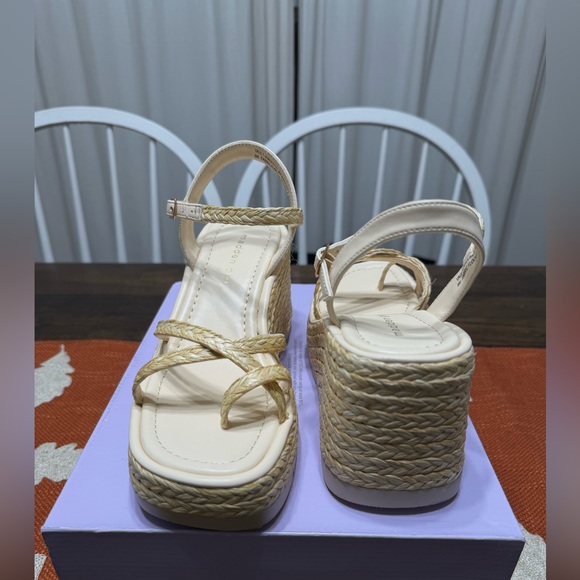 New Madden Girl Platform Sandals Size 8 - Picture 5 of 5